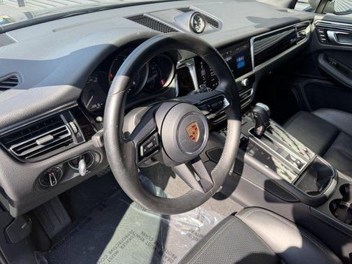 2023 Porsche Macan T