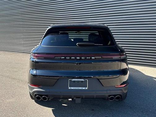 2025 Porsche Cayenne Base
