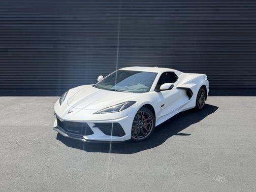 White Pearl Metallic 2023 Chevrolet Corvette Stingray w/3LT