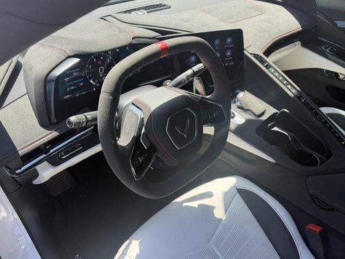 White Pearl Metallic 2023 Chevrolet Corvette Stingray w/3LT