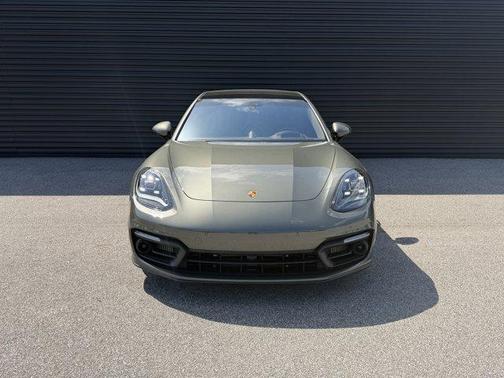 Aventurine Green Metallic 2022 Porsche Panamera 4S