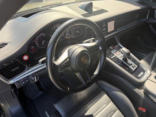 Aventurine Green Metallic 2022 Porsche Panamera 4S