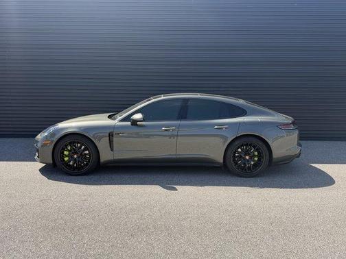 Aventurine Green Metallic 2022 Porsche Panamera 4S
