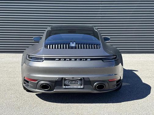 2022 Porsche 911 Carrera