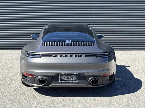2022 Porsche 911 Carrera