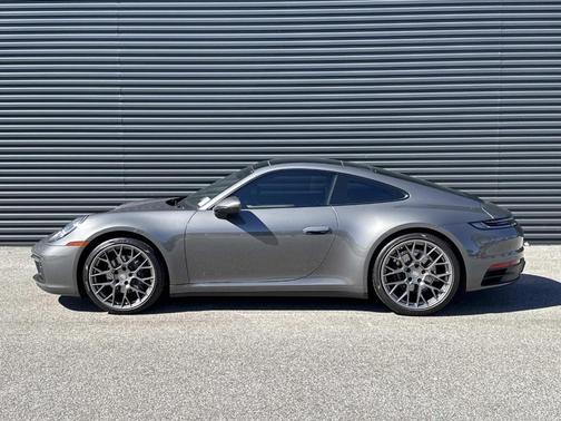 2022 Porsche 911 Carrera