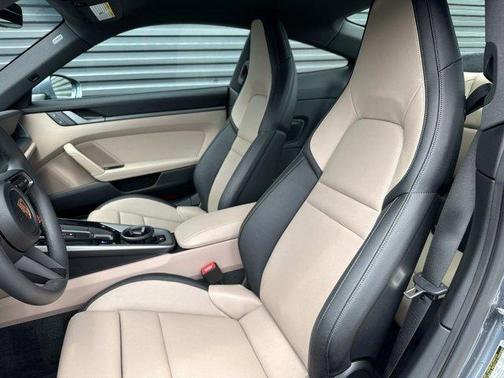 2025 Porsche 911 Carrera
