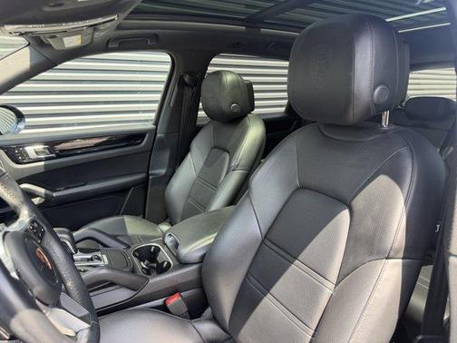 Moonlight Blue 2020 Porsche Cayenne Base
