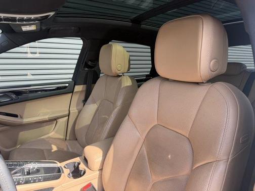 White 2019 Porsche Macan S