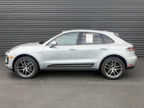 Dolomite Silver Metallic 2026 Porsche Macan Base
