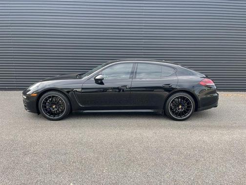 2016 Porsche Panamera 4