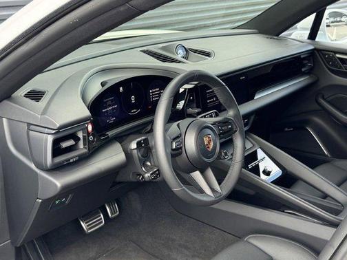2025 Porsche Macan 4
