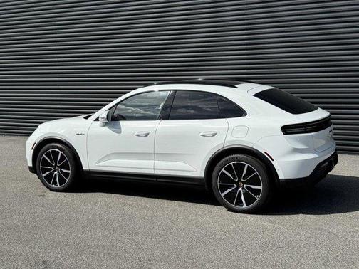2025 Porsche Macan 4