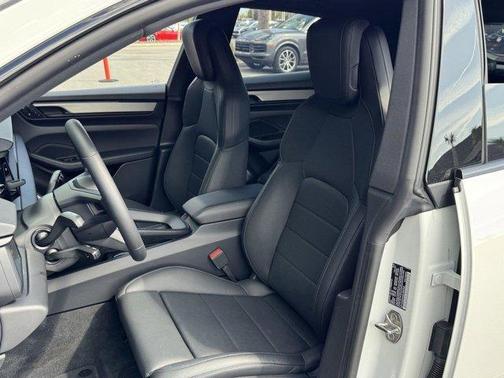 2025 Porsche Macan 4