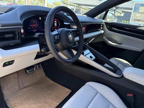 2025 Porsche Macan 4S