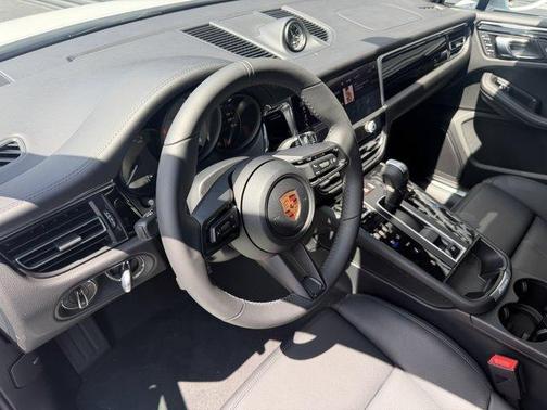 Carrara White Metallic 2026 Porsche Macan S