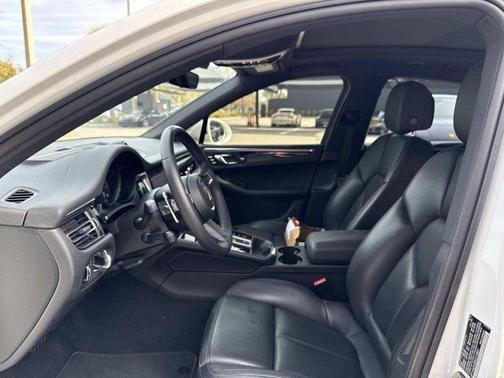 2022 Porsche Macan Base