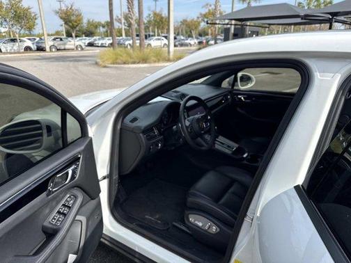 2022 Porsche Macan Base