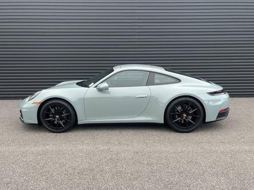 2025 Porsche 911 Carrera