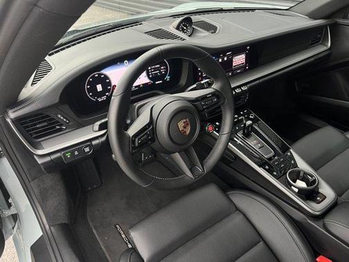 2025 Porsche 911 Carrera