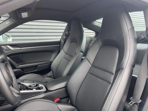 2025 Porsche 911 Carrera