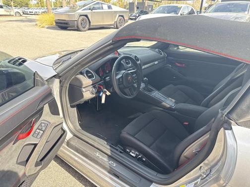 2025 Porsche Panamera 4