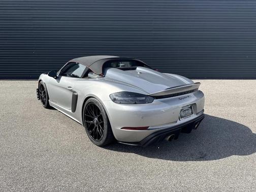 2025 Porsche Panamera 4