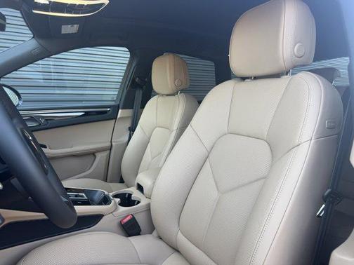 Volcano Grey Metallic 2026 Porsche Macan Base