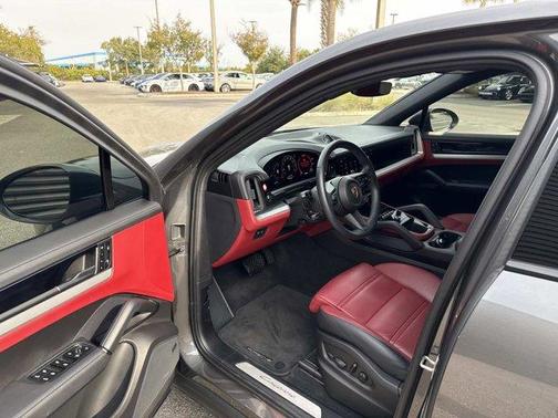 2024 Porsche Cayenne AWD