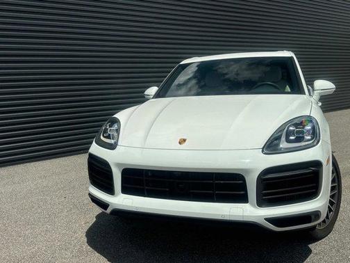 2022 Porsche Cayenne Base