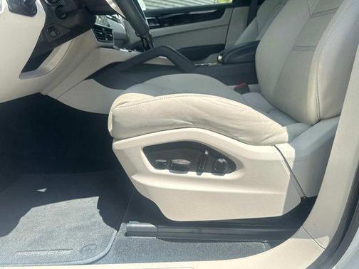 2022 Porsche Cayenne Base