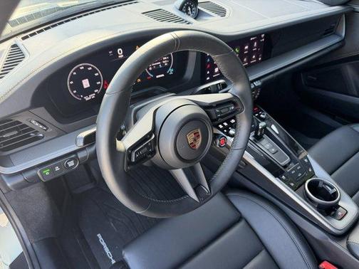 2025 Porsche 911 Carrera