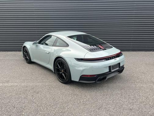 2025 Porsche 911 Carrera