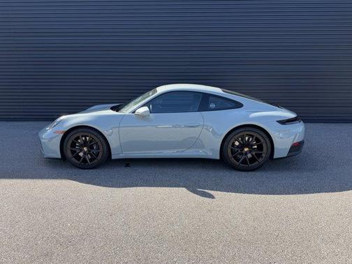 2025 Porsche 911 Carrera