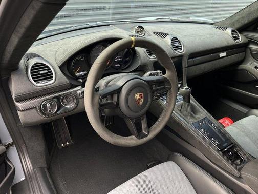 2024 Porsche 718 Cayman GT4 RS