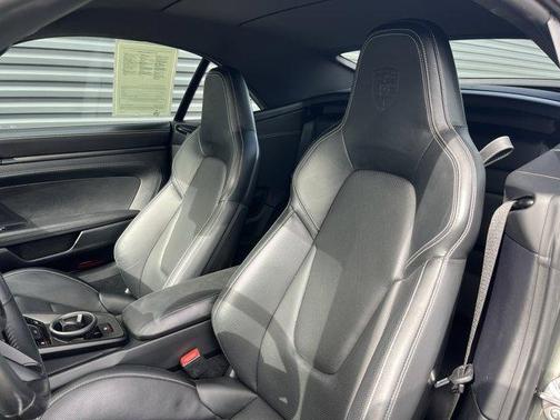 2022 Porsche 911 Carrera GTS