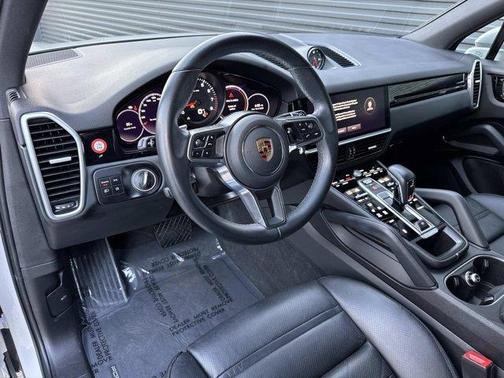 2023 Porsche Cayenne Base
