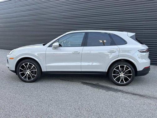 2023 Porsche Cayenne Base