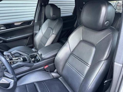 2023 Porsche Cayenne Base