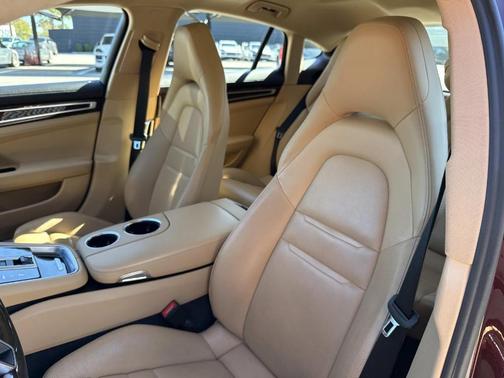 2018 Porsche Panamera Base