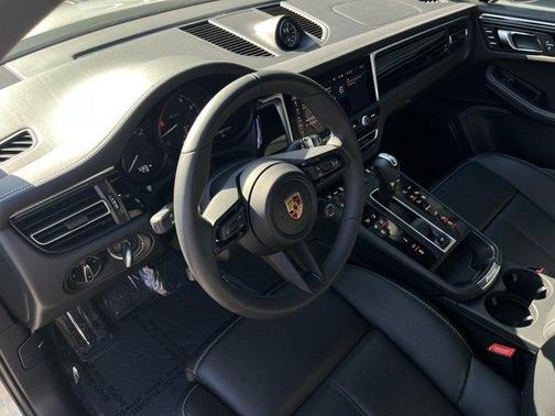 2025 Porsche Macan T