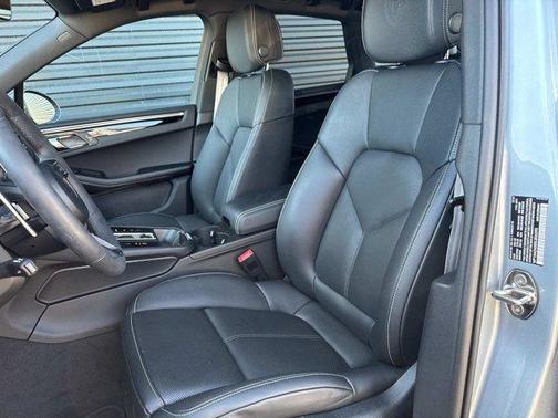2025 Porsche Macan T