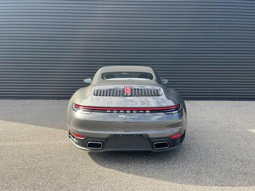 2022 Porsche 911 Carrera