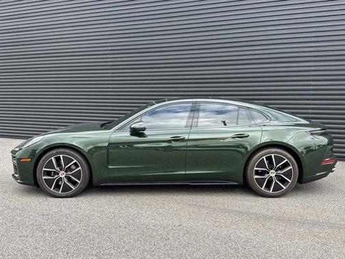2024 Porsche Panamera 4
