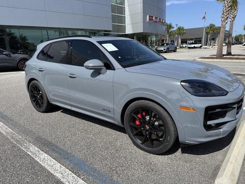 2025 Porsche Cayenne GTS