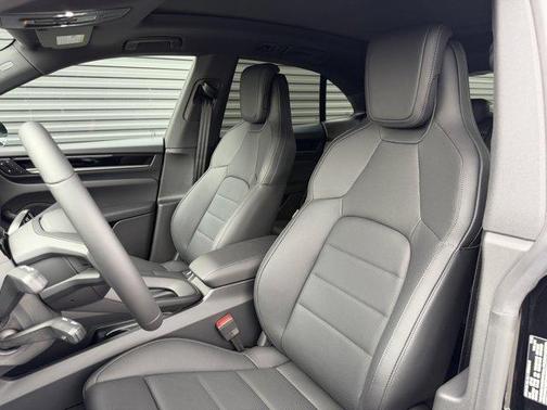 2026 Porsche Macan 4