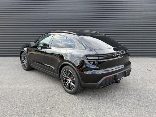 2026 Porsche Macan 4