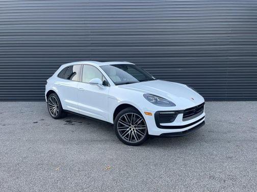 2025 Porsche Macan Base