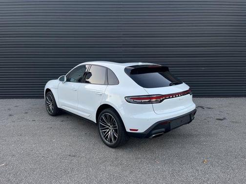 2025 Porsche Macan Base