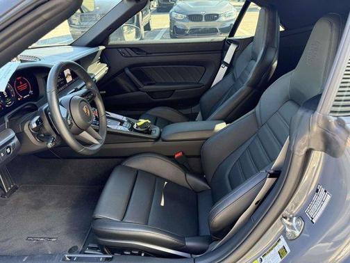 2025 Porsche 911 Carrera 4 GTS